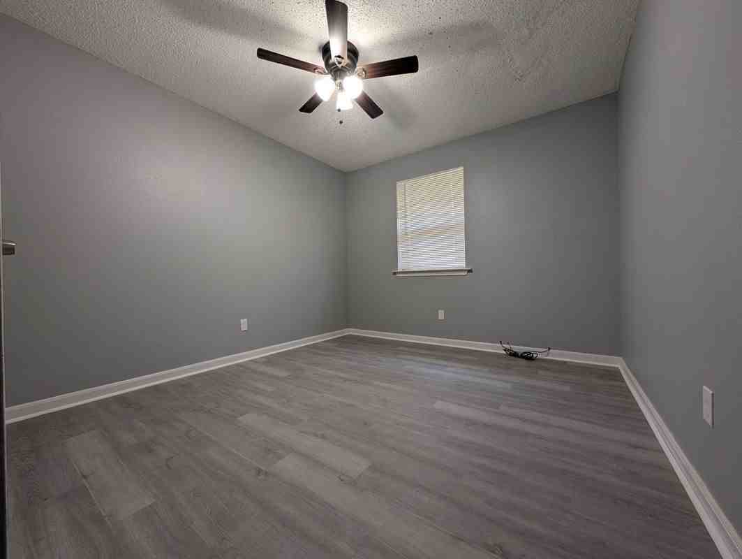 2113 S Sugar Ridge Rd - Photo 2 of 12