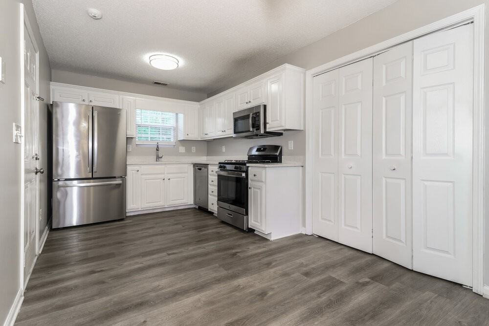 1015 Amelia Grove Ln - Photo 6 of 16