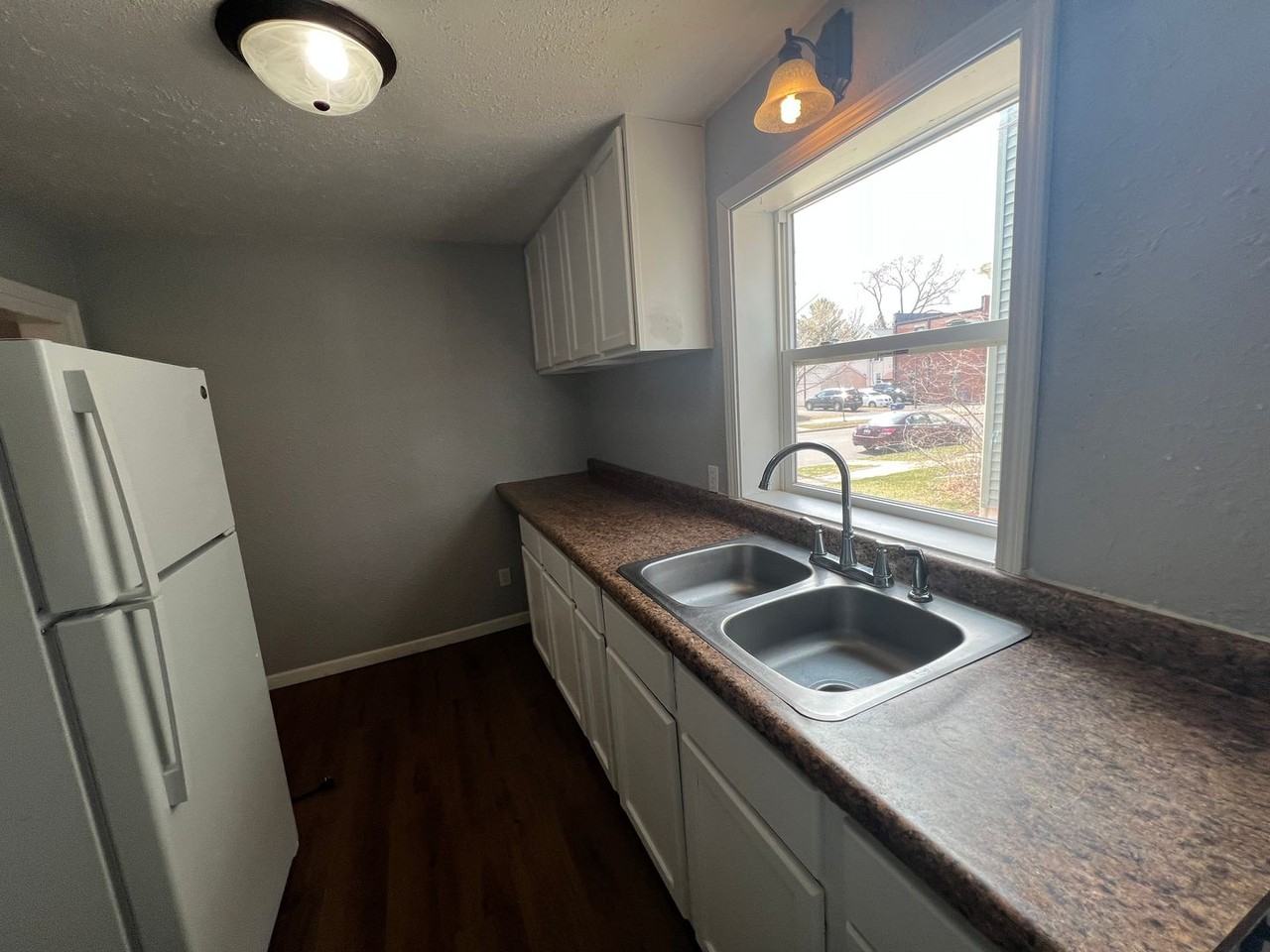 714/716 Chicago Avenue - Photo 3 of 9
