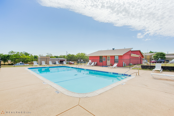 711 Santa Fe Dr - Photo 4 of 12