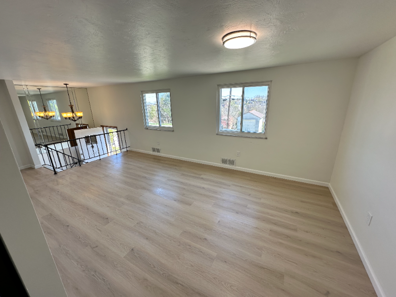 1010 Lessing St - Photo 3 of 20