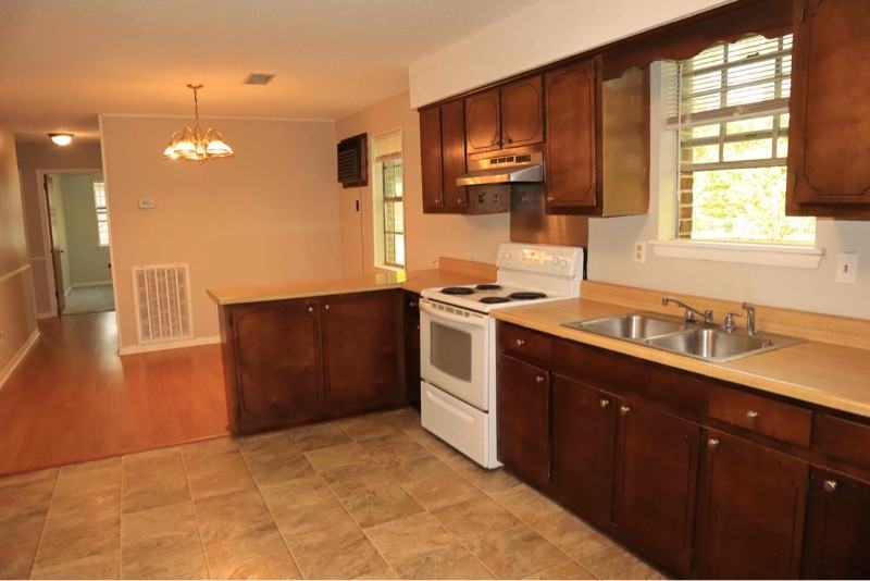 528 Ruby Johnson Dr - Photo 2 of 10