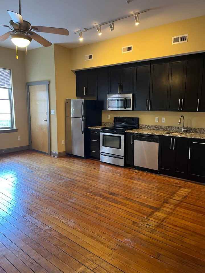 321 West Franklin Street - Photo 5 of 13