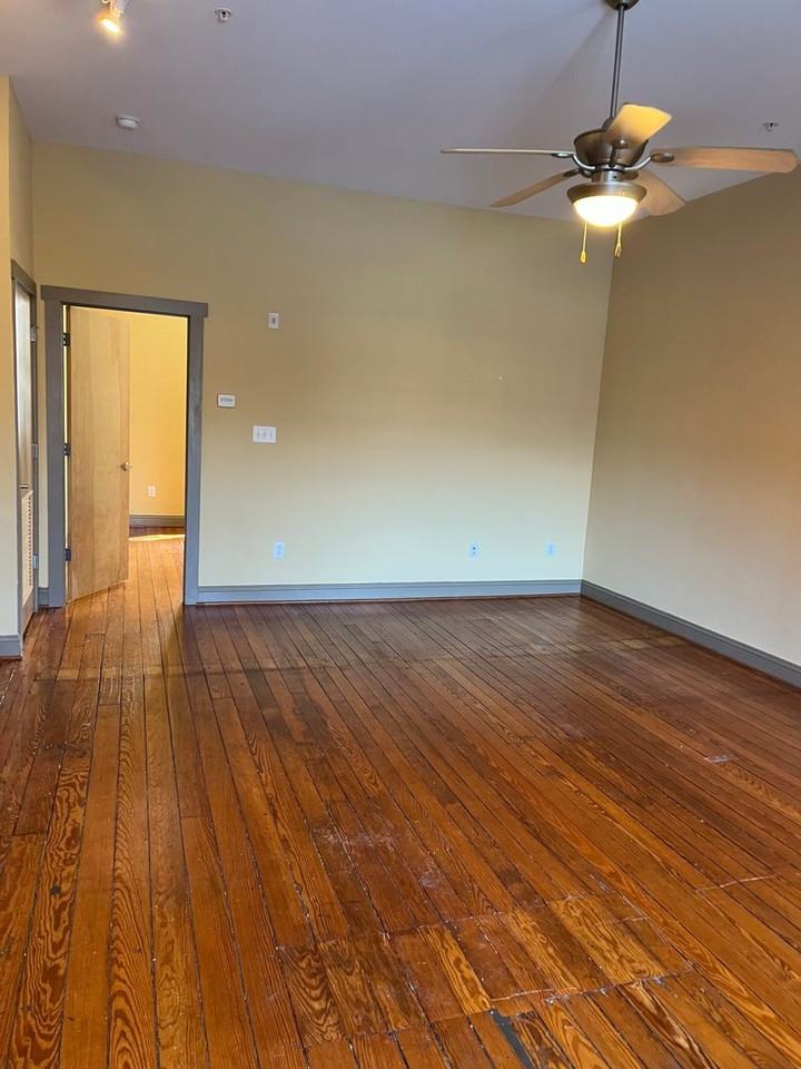 321 West Franklin Street - Photo 6 of 13