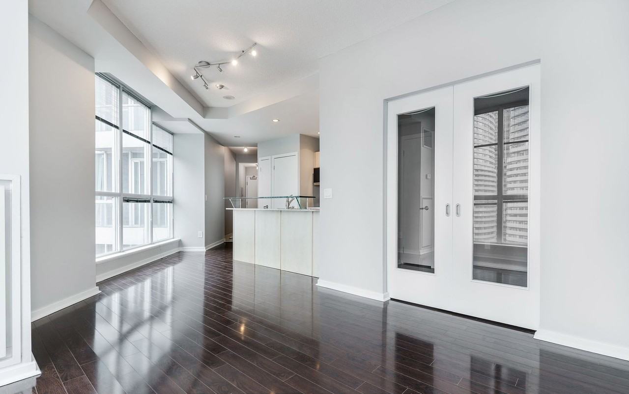 208 Queens Quay West #2712 - Photo 5 of 19