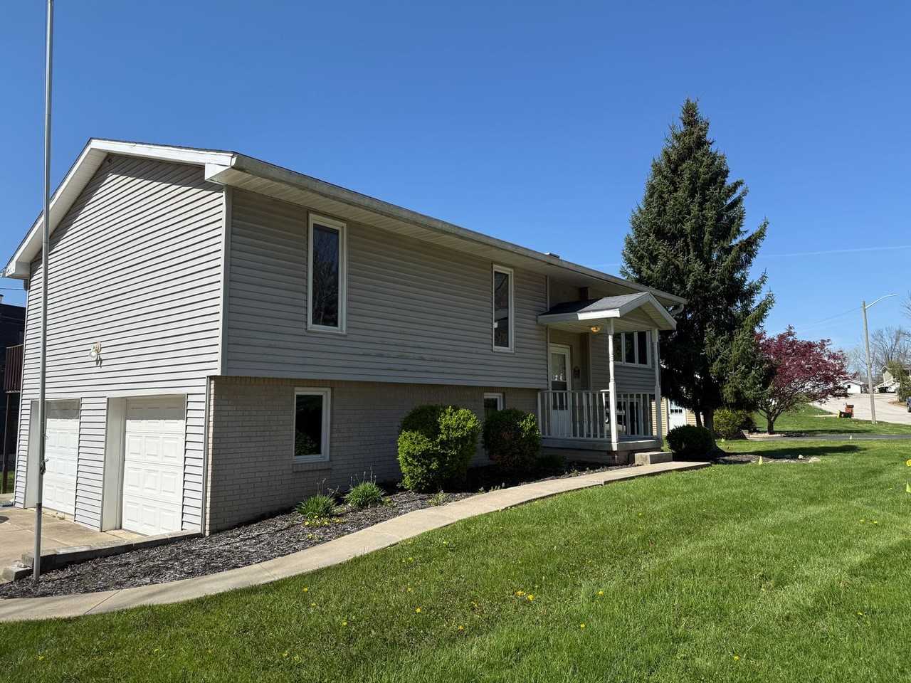 4445 N Deer Park Dr - Photo 3 of 30