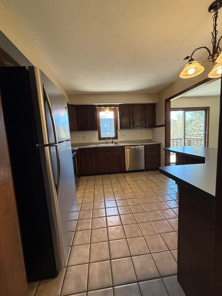 4445 N Deer Park Dr - Photo 5 of 30