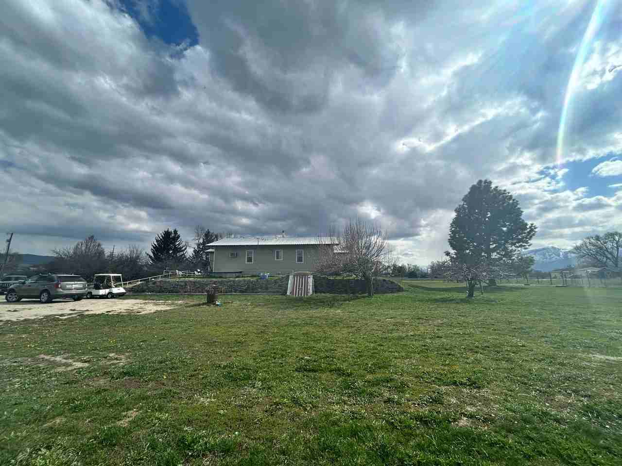 335 Harold Ln - Photo 3 of 36