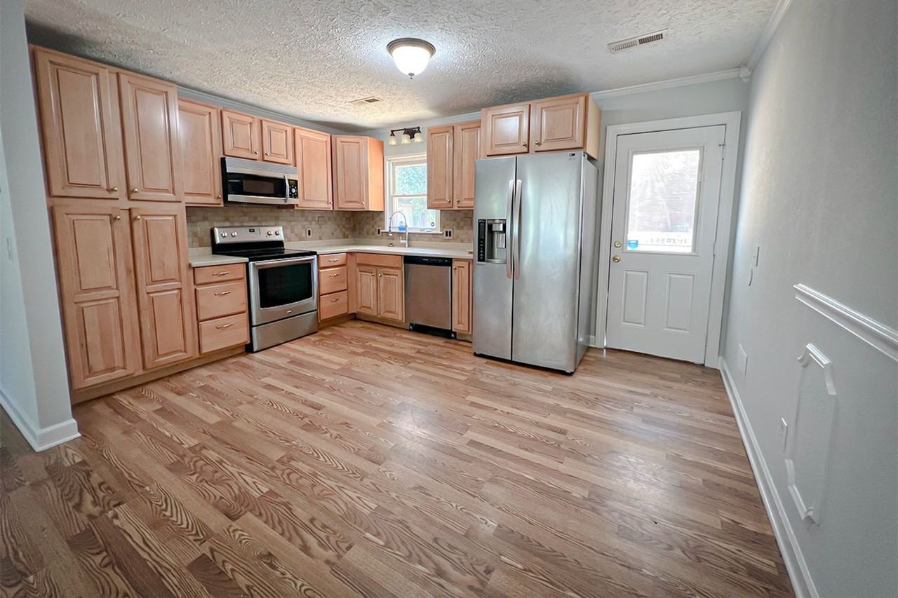 906 Fitzgerald Dr - Photo 2 of 26