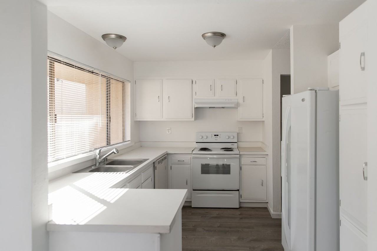 1194 Trinity Ave - Photo 3 of 12