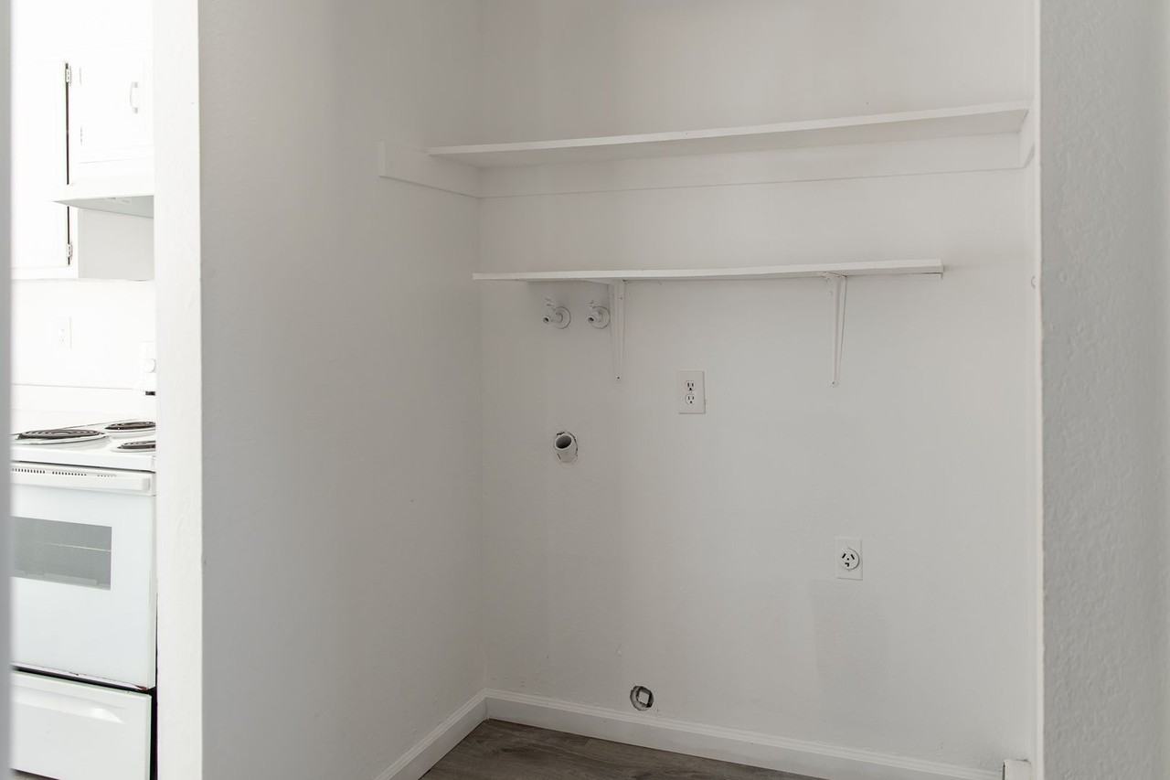 1194 Trinity Ave - Photo 7 of 12