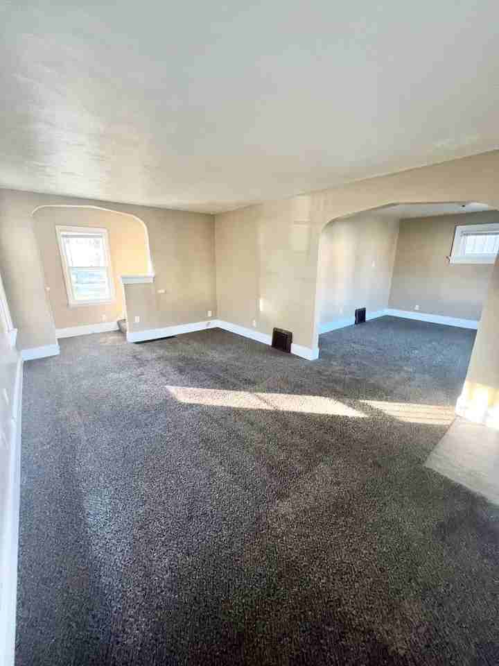 2926 Lillie St - Photo 2 of 36