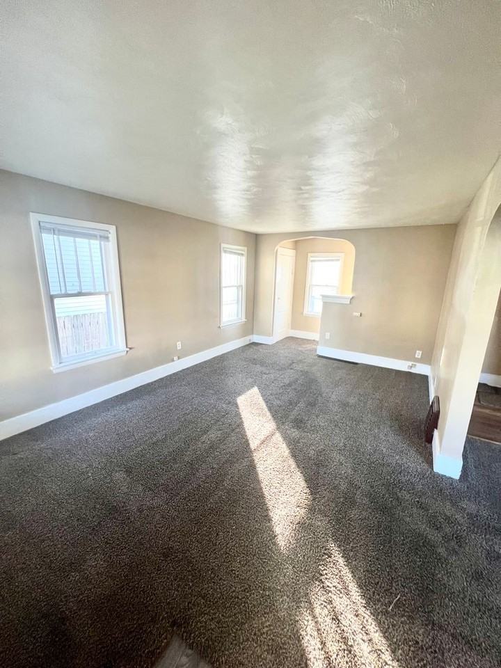 2926 Lillie St - Photo 3 of 36