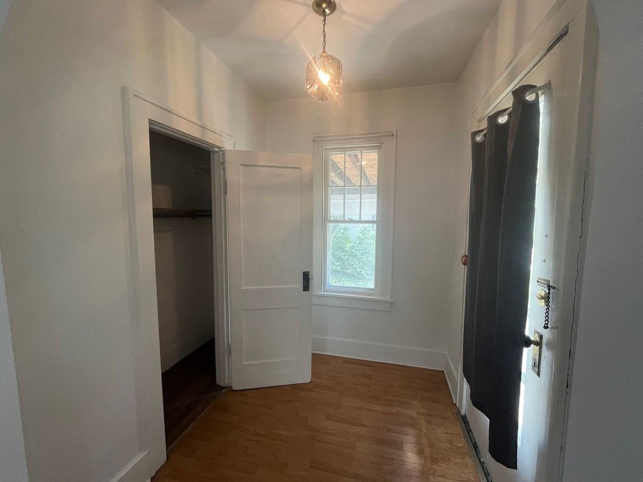 2916 Edwards St - Photo 2 of 9