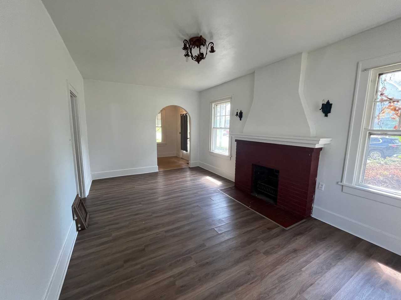 2916 Edwards St - Photo 3 of 9