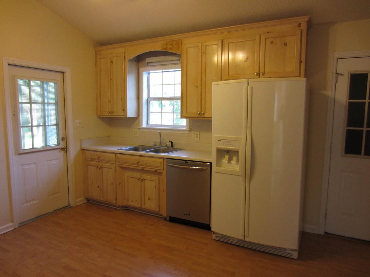 525 Judy Ann Dr - Photo 2 of 7