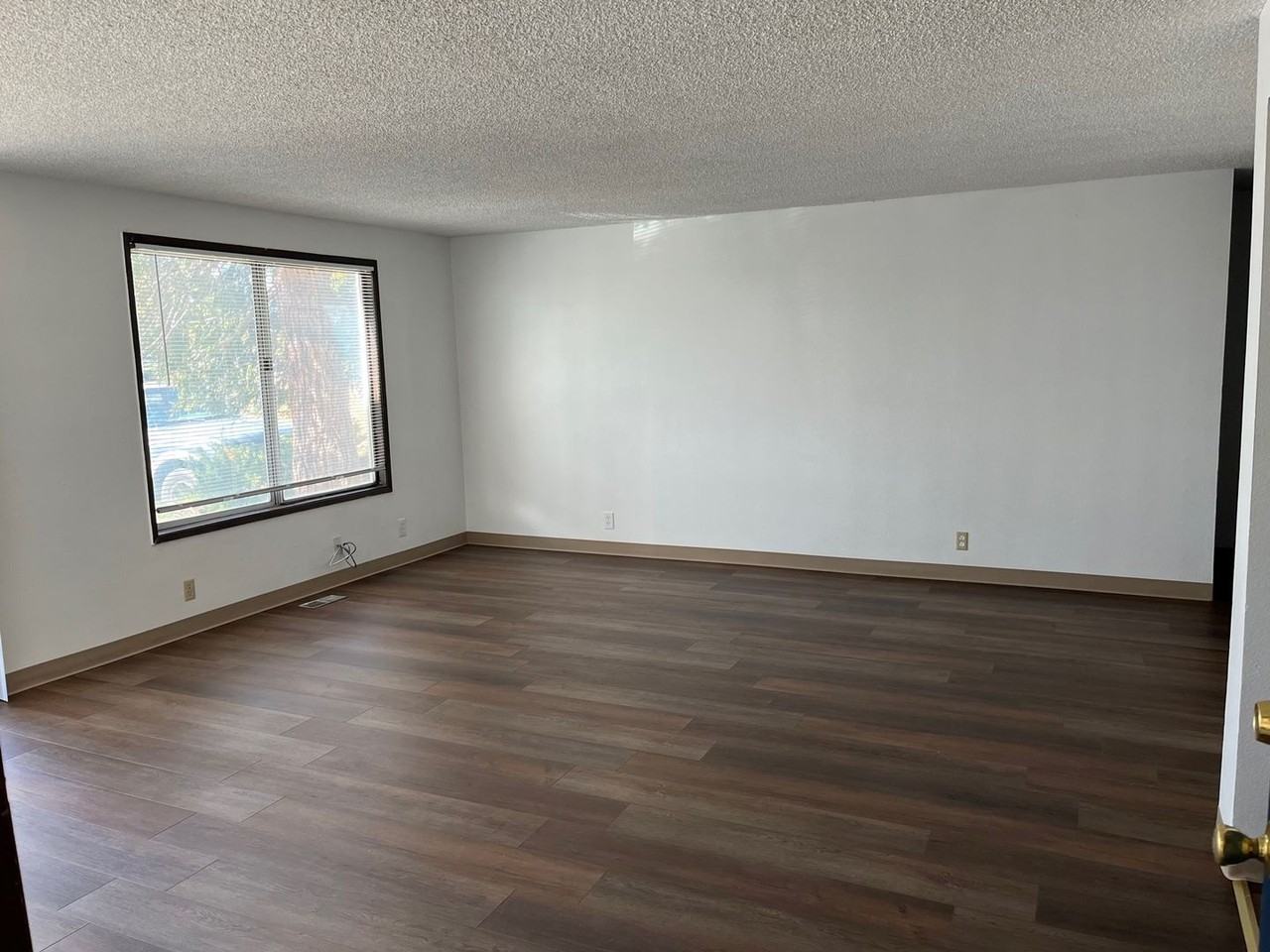 1915 Dawn Ct - Photo 2 of 7