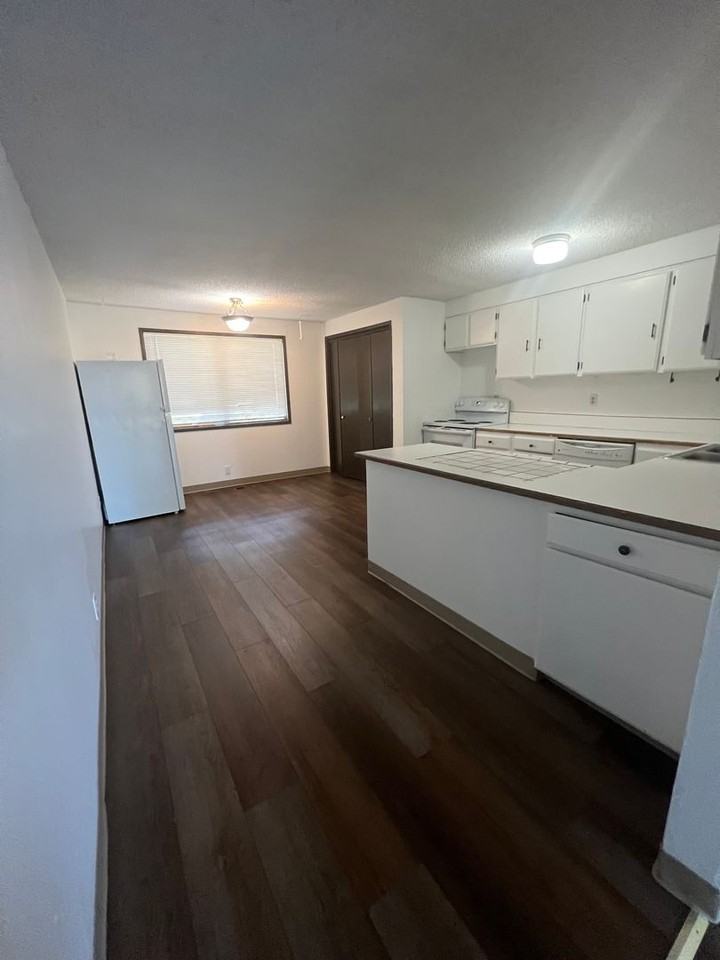 1915 Dawn Ct - Photo 3 of 7