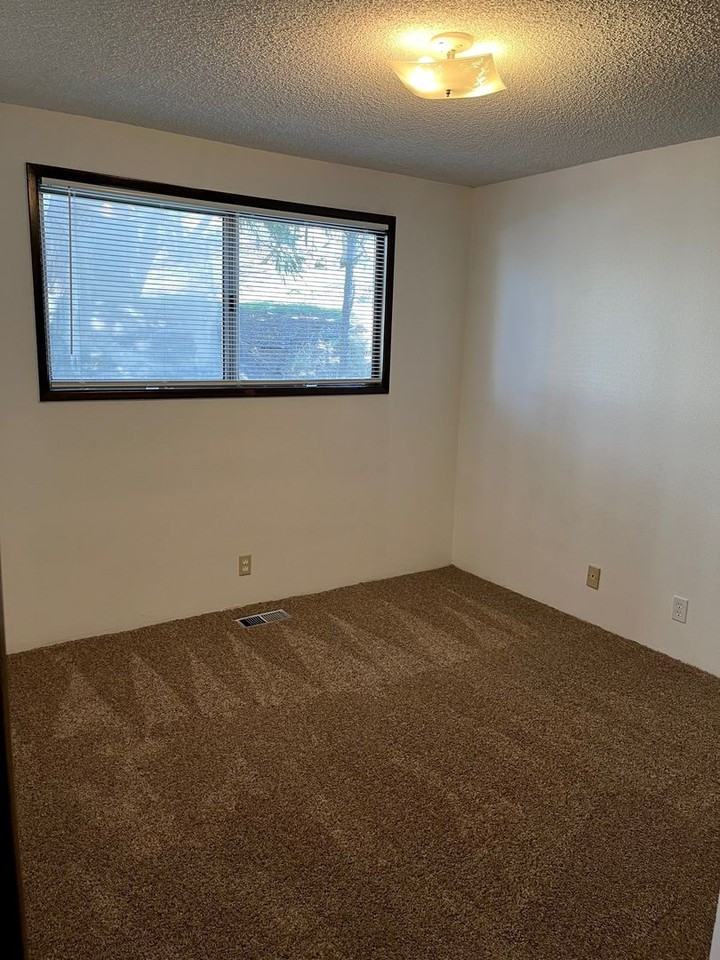 1915 Dawn Ct - Photo 5 of 7