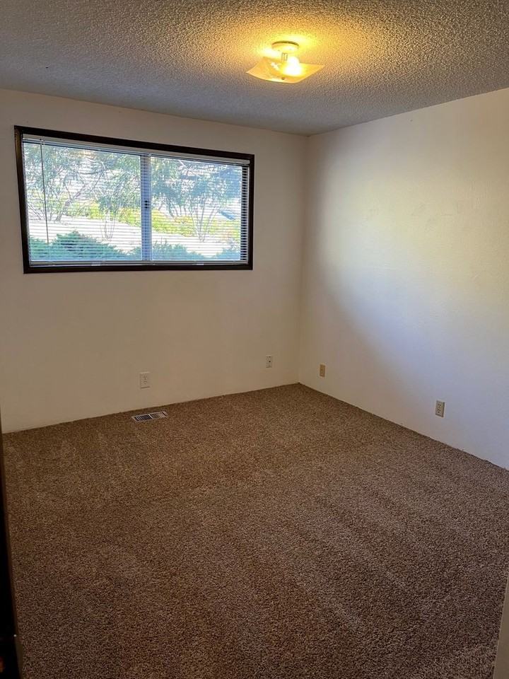 1915 Dawn Ct - Photo 6 of 7