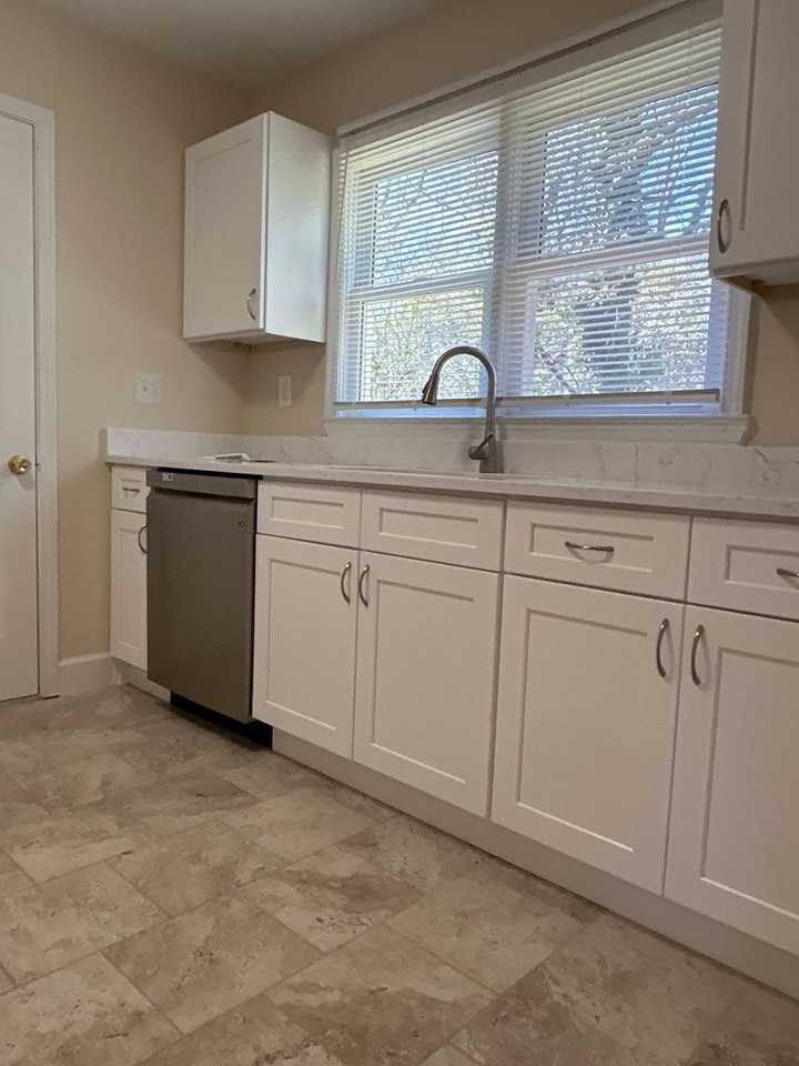 1987 Porter Pl - Photo 2 of 16