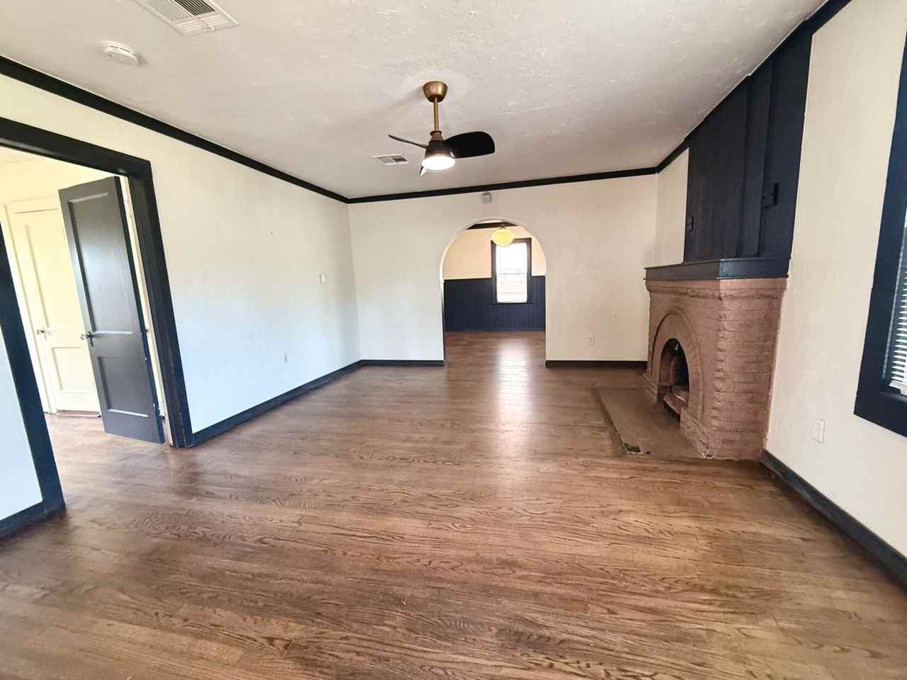 1614 Nw 42nd St - Photo 2 of 15