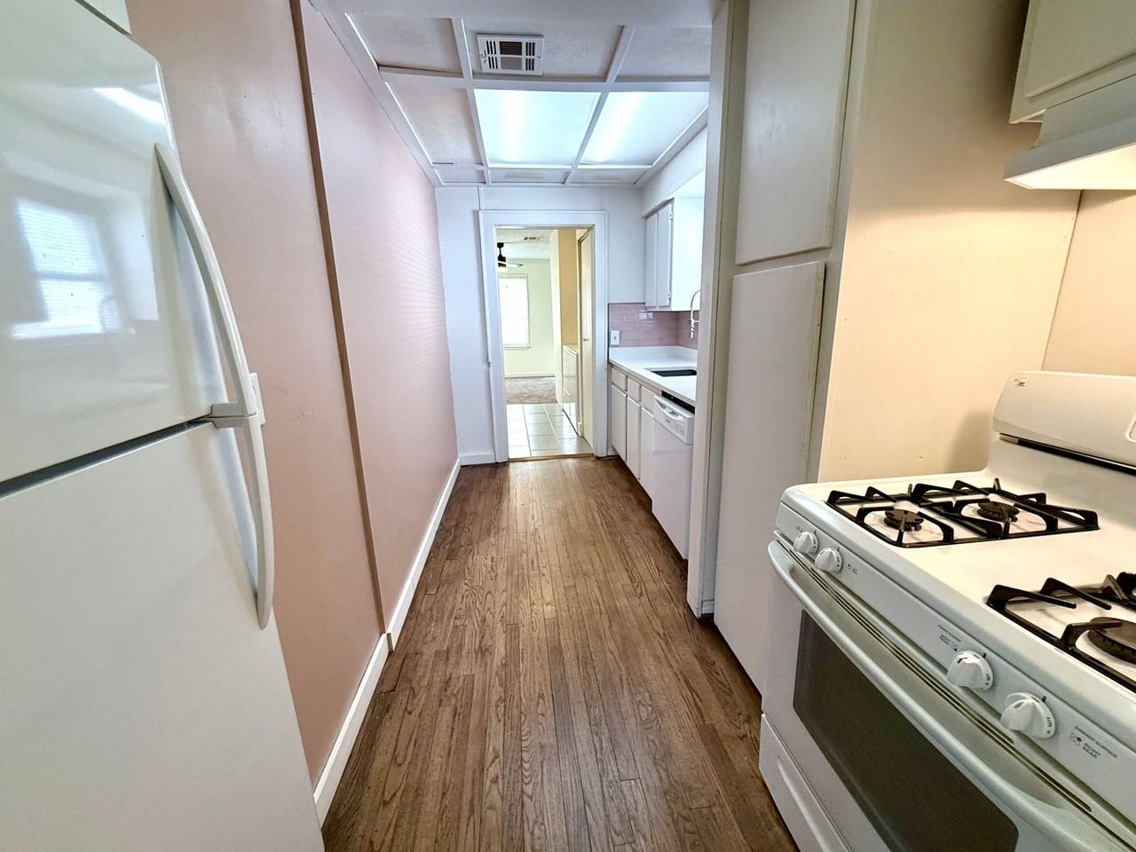 1614 Nw 42nd St - Photo 6 of 15