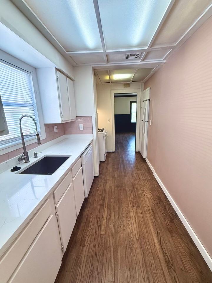 1614 Nw 42nd St - Photo 7 of 15