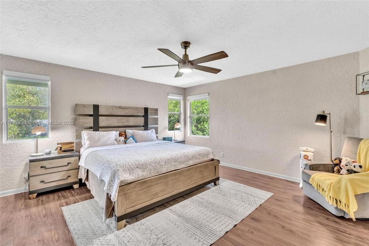 1718 Nw 97th Ave - Photo 2 of 34