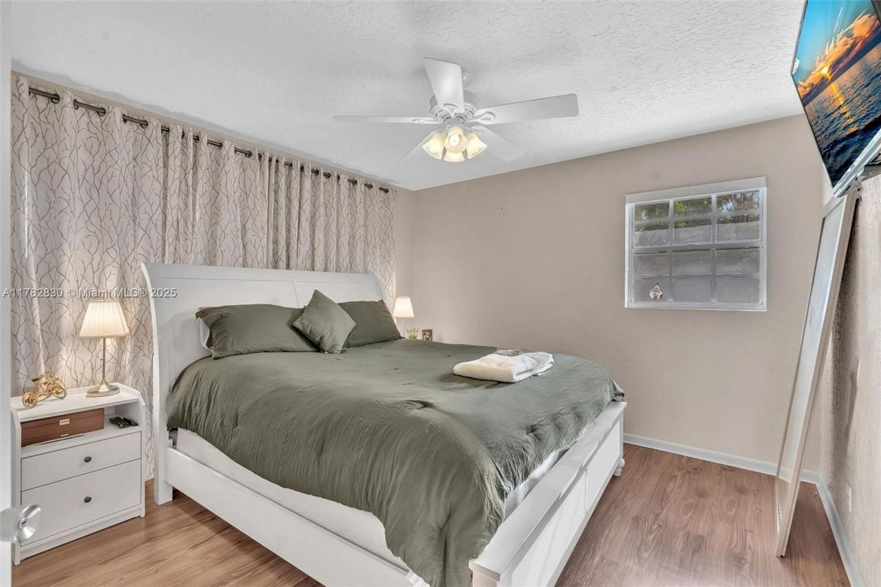 1718 Nw 97th Ave - Photo 3 of 34