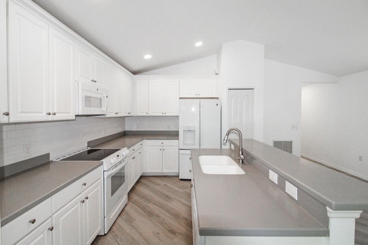 12670 Shimmering Oak Cir - Photo 5 of 12