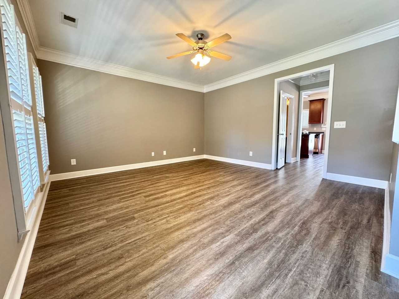 1004 Loxley Dr - Photo 4 of 28