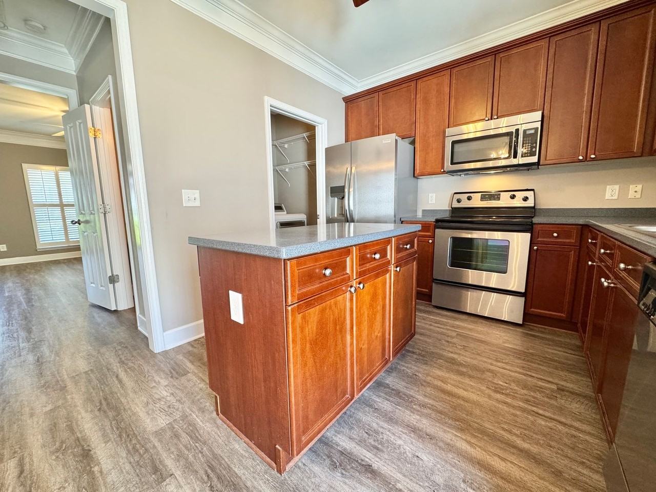 1004 Loxley Dr - Photo 6 of 28