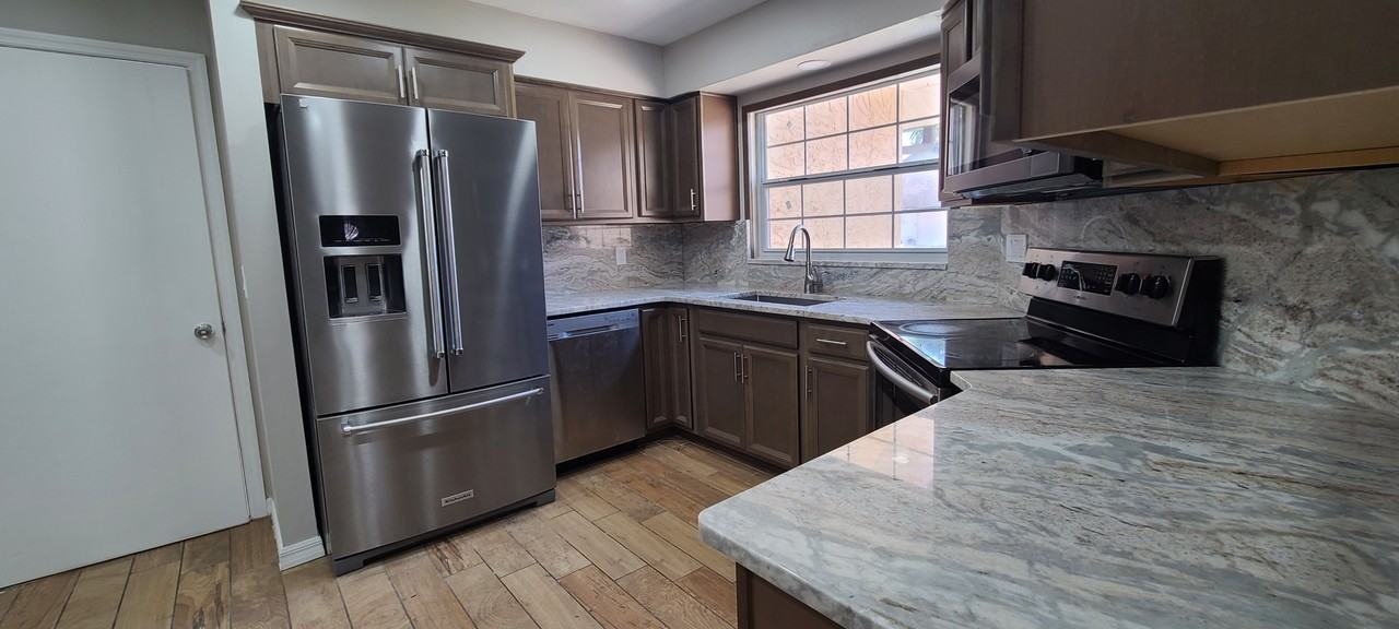 816 Brimfield Ct #NA - Photo 3 of 30