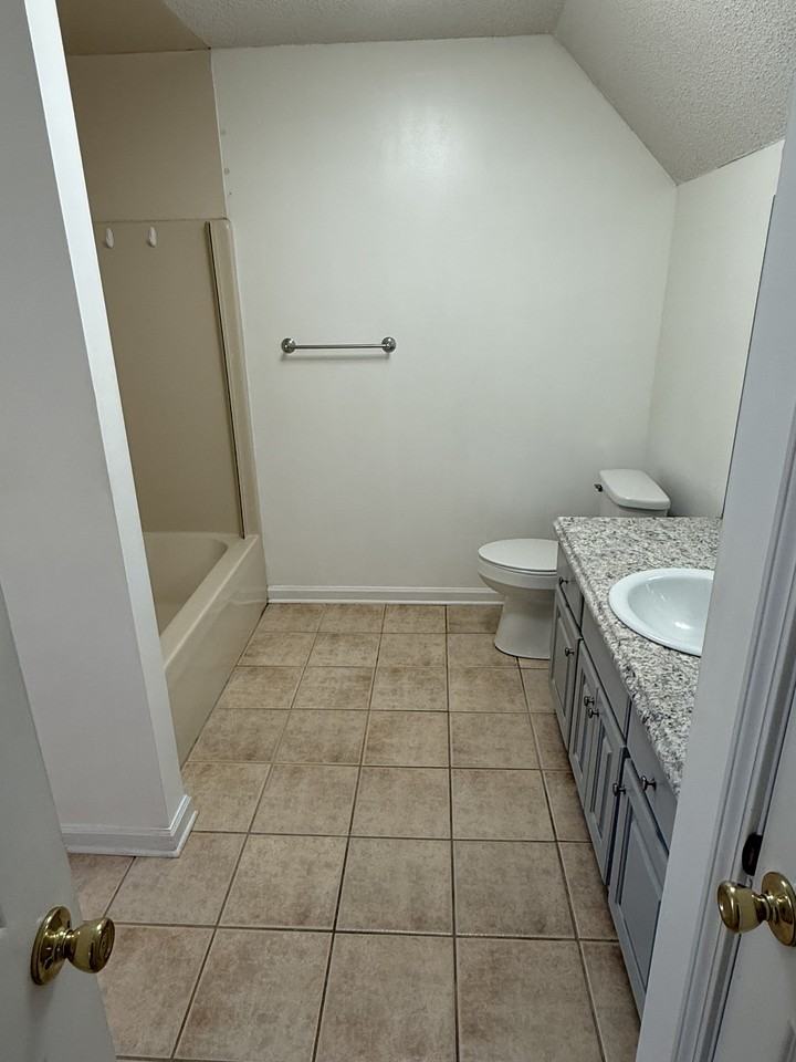 107 Southgate Dr #107 - Photo 3 of 14
