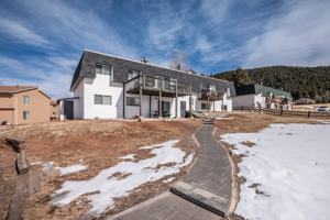 featured image of 400 Mountain View Pl #2