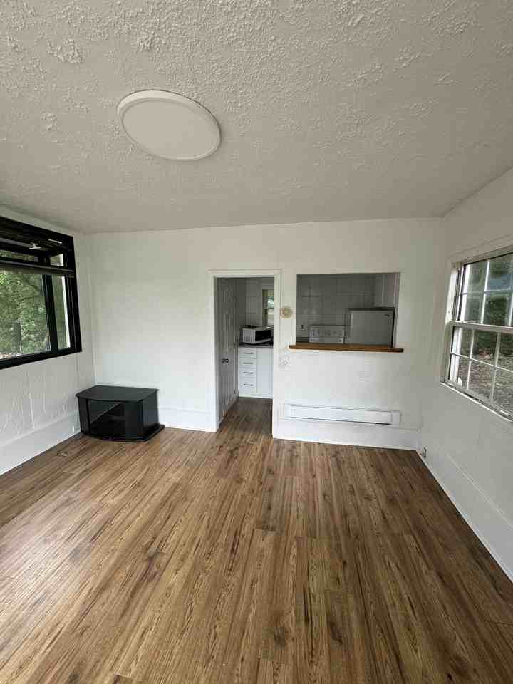 900 Lakeshore Road West - Photo 3 of 5