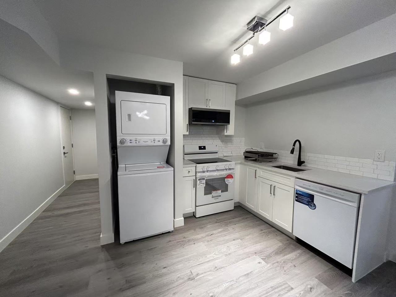 16578 21 Avenue #bsmt - Photo 4 of 8
