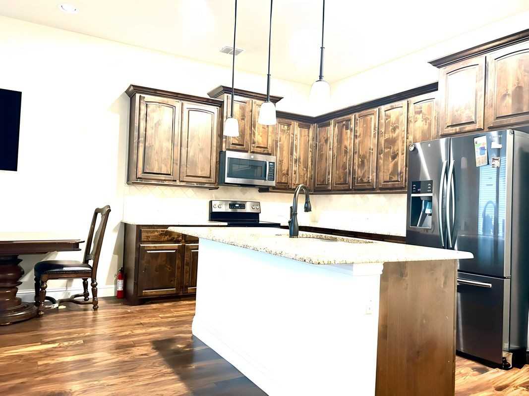 1224 Pebblebrook Dr - Photo 3 of 9