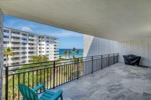 1167 Hillsboro Mile ##405 - Photo 2 of 43