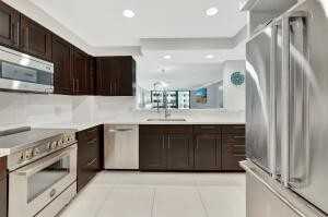 1167 Hillsboro Mile ##405 - Photo 4 of 43