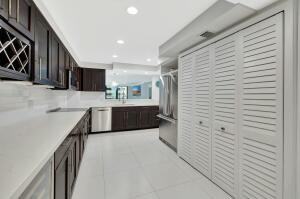 1167 Hillsboro Mile ##405 - Photo 5 of 43