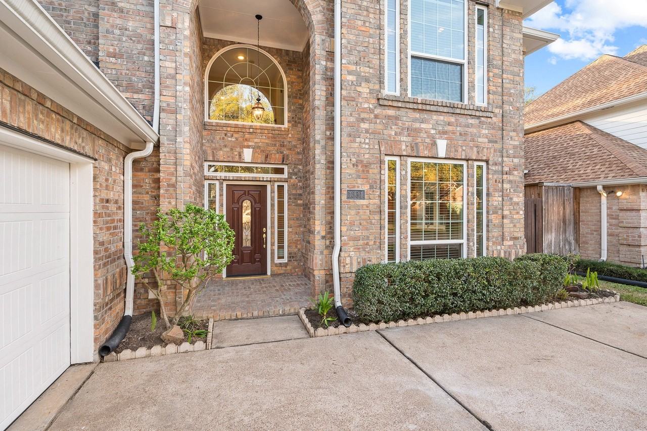 1331 Wickshire Ln - Photo 2 of 44