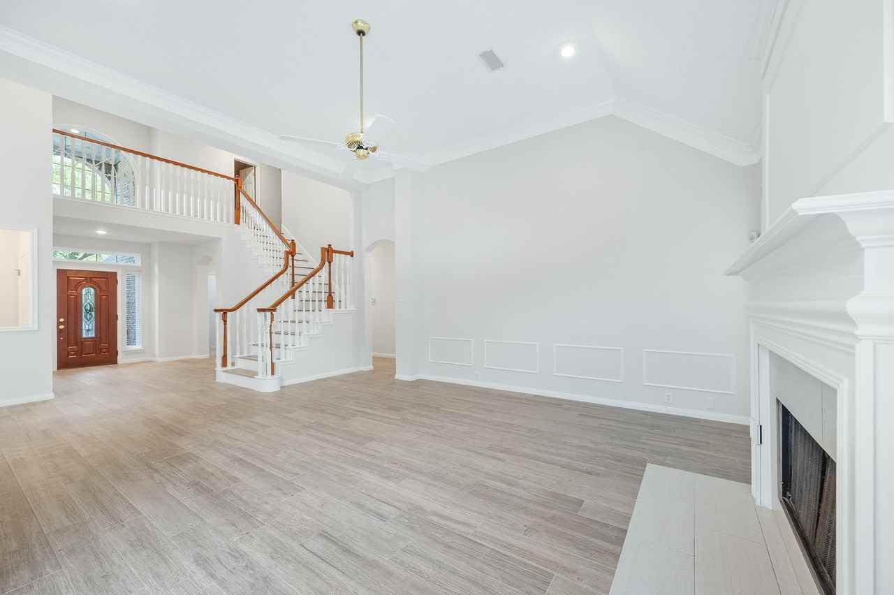 1331 Wickshire Ln - Photo 3 of 44