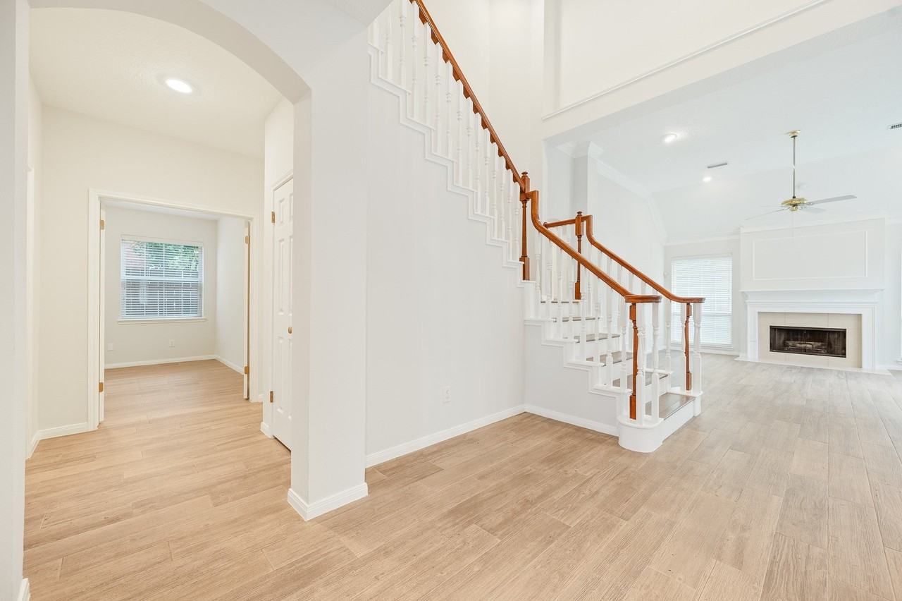 1331 Wickshire Ln - Photo 4 of 44