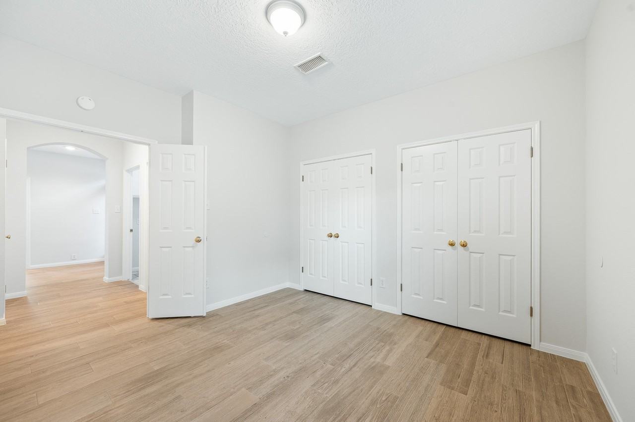 1331 Wickshire Ln - Photo 5 of 44