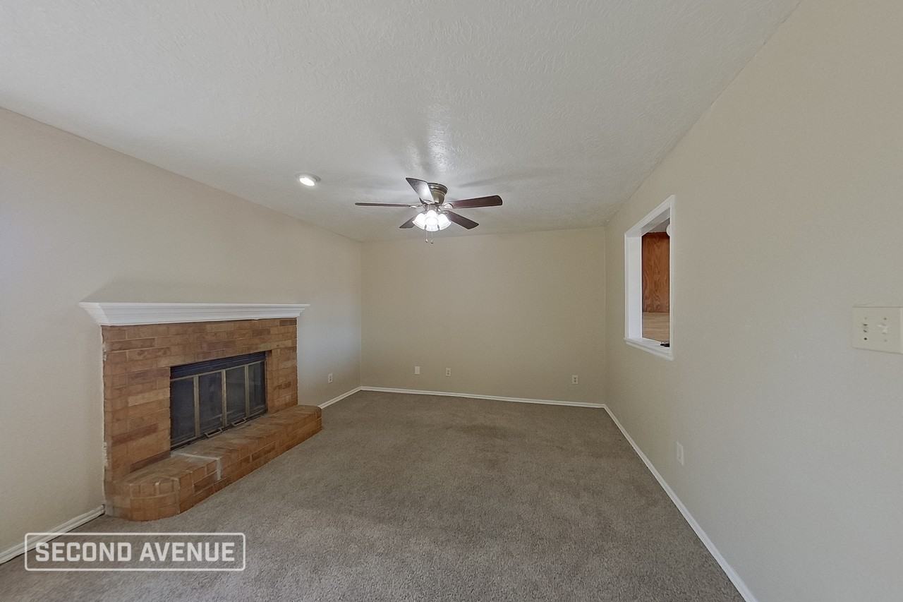 912 Nw 102nd St - Photo 2 of 26