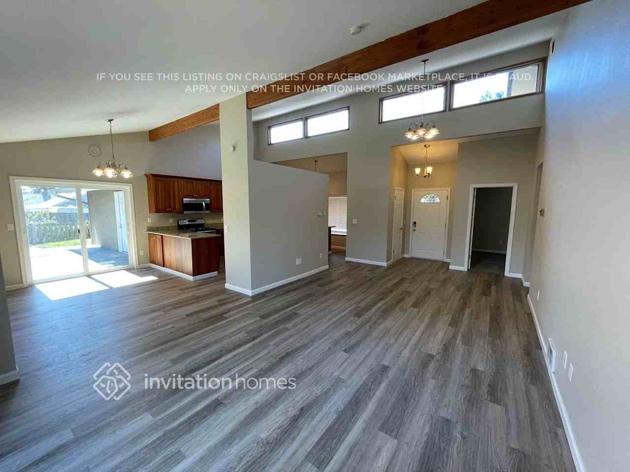 6211 53rd Ave Ne - Photo 3 of 17