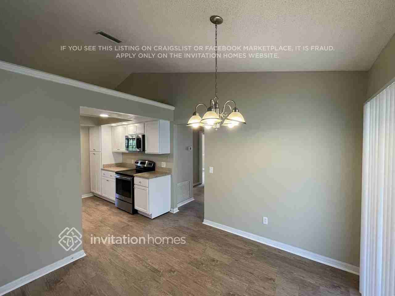 9814 Creek Cross St - Photo 6 of 17