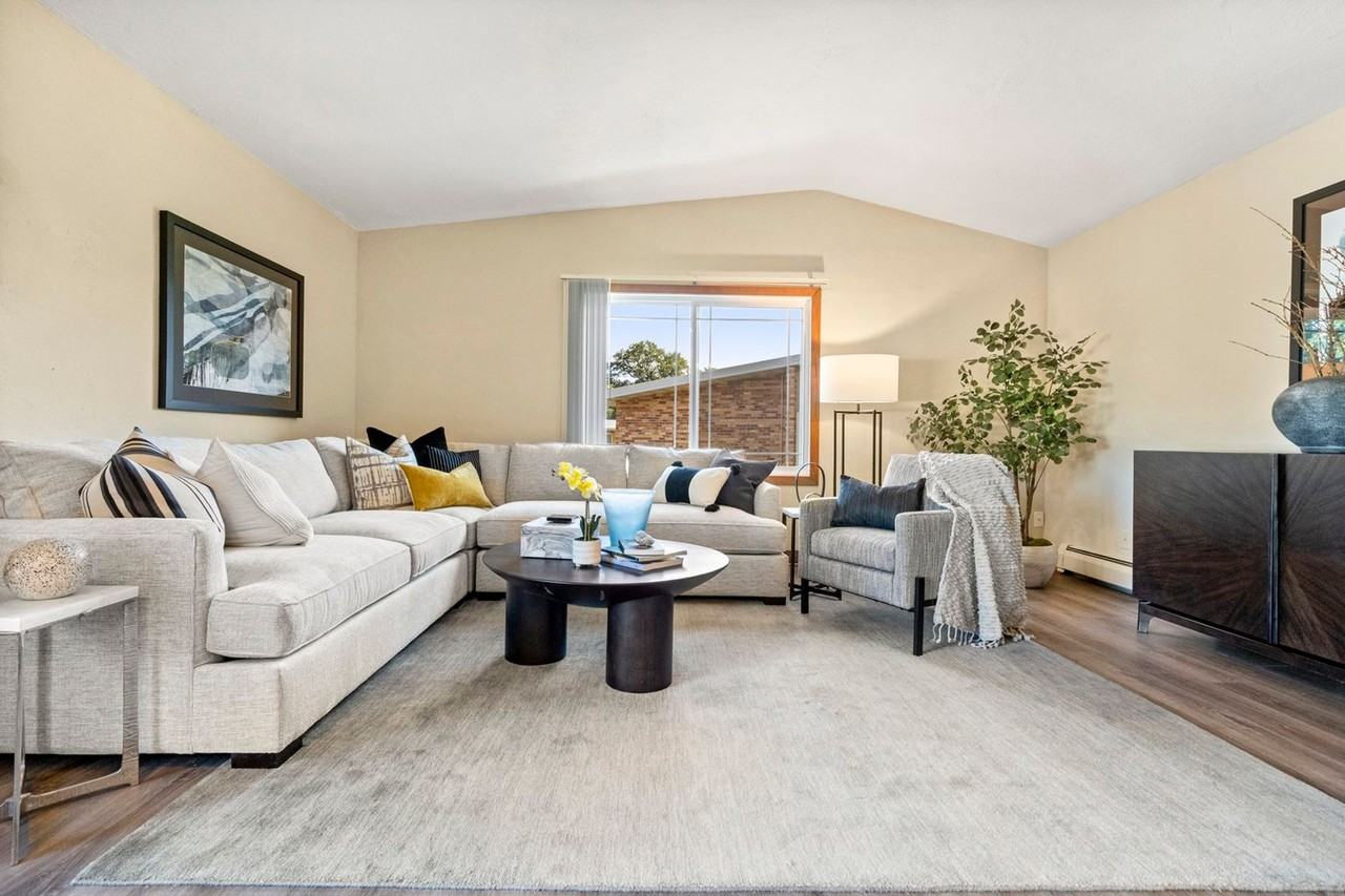 3413 53rd Ave N - Photo 2 of 31